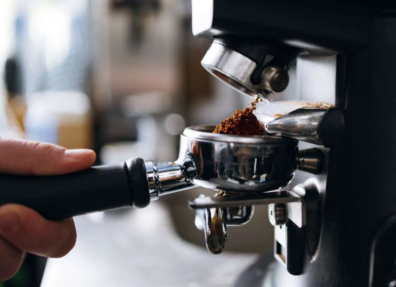 EΞOΠΛIΣMOΣ CAFE BAR